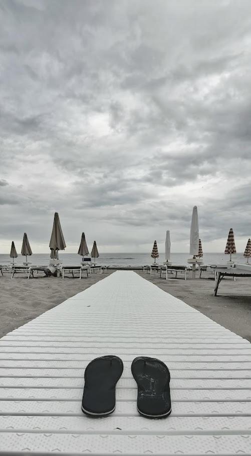 Hotel Caravel Marotta Exteriör bild