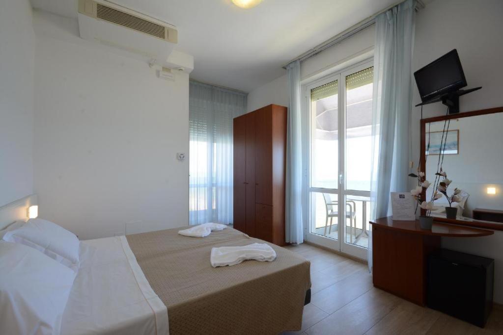 Hotel Caravel Marotta Exteriör bild